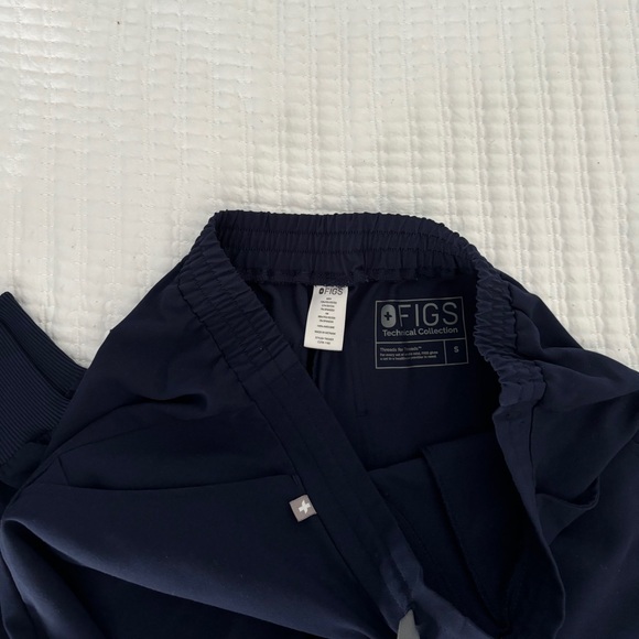 FIGS Scrub joggers - Picture 3 of 4